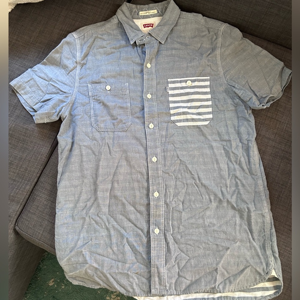 Levi’s men’s button down size Large